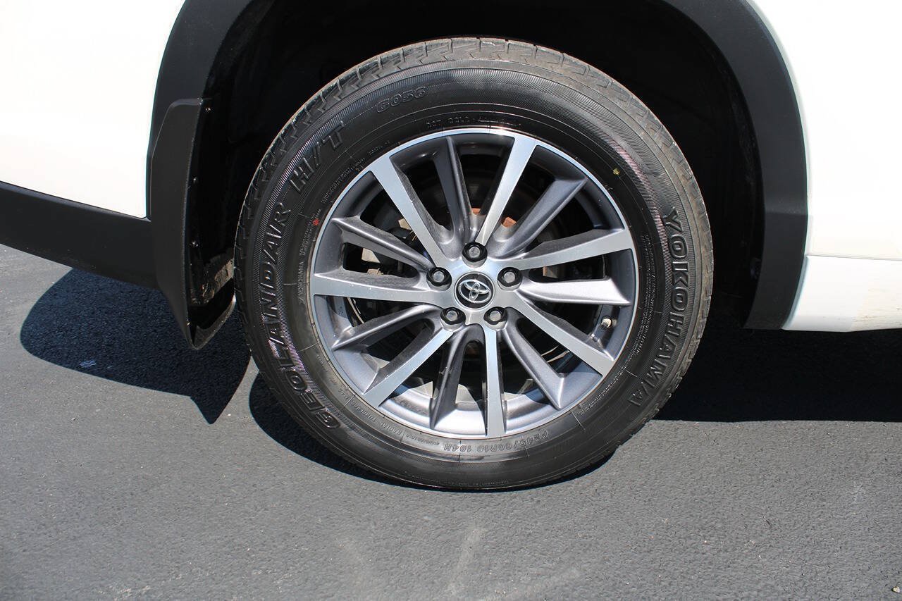Used 2018 Toyota Highlander XLE AWD/4WD image 13