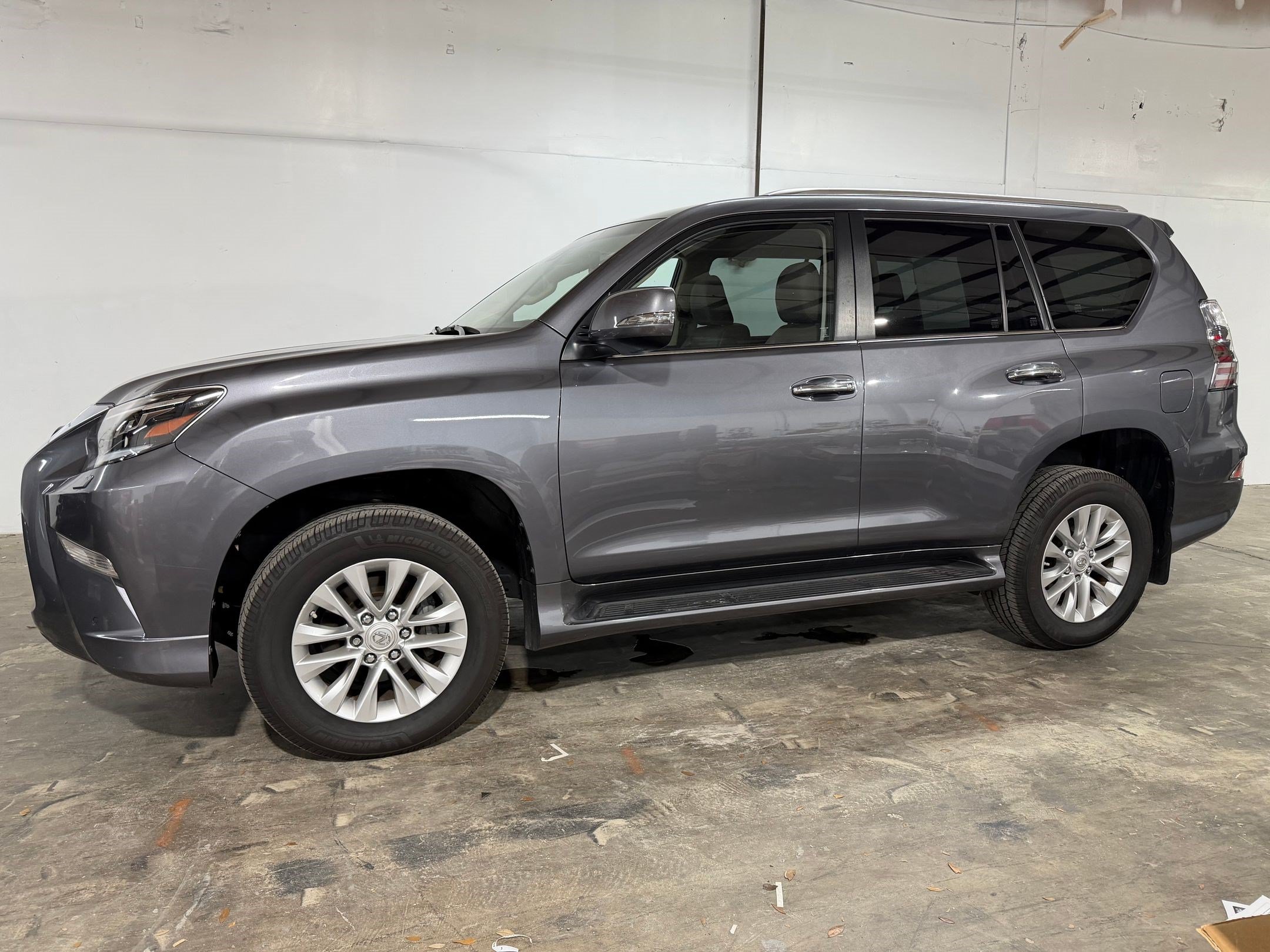 Used 2023 Lexus GX 460 Premium AWD/4WD image 2