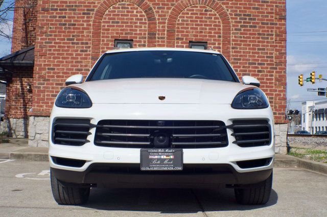 Used 2023 Porsche Cayenne image 2