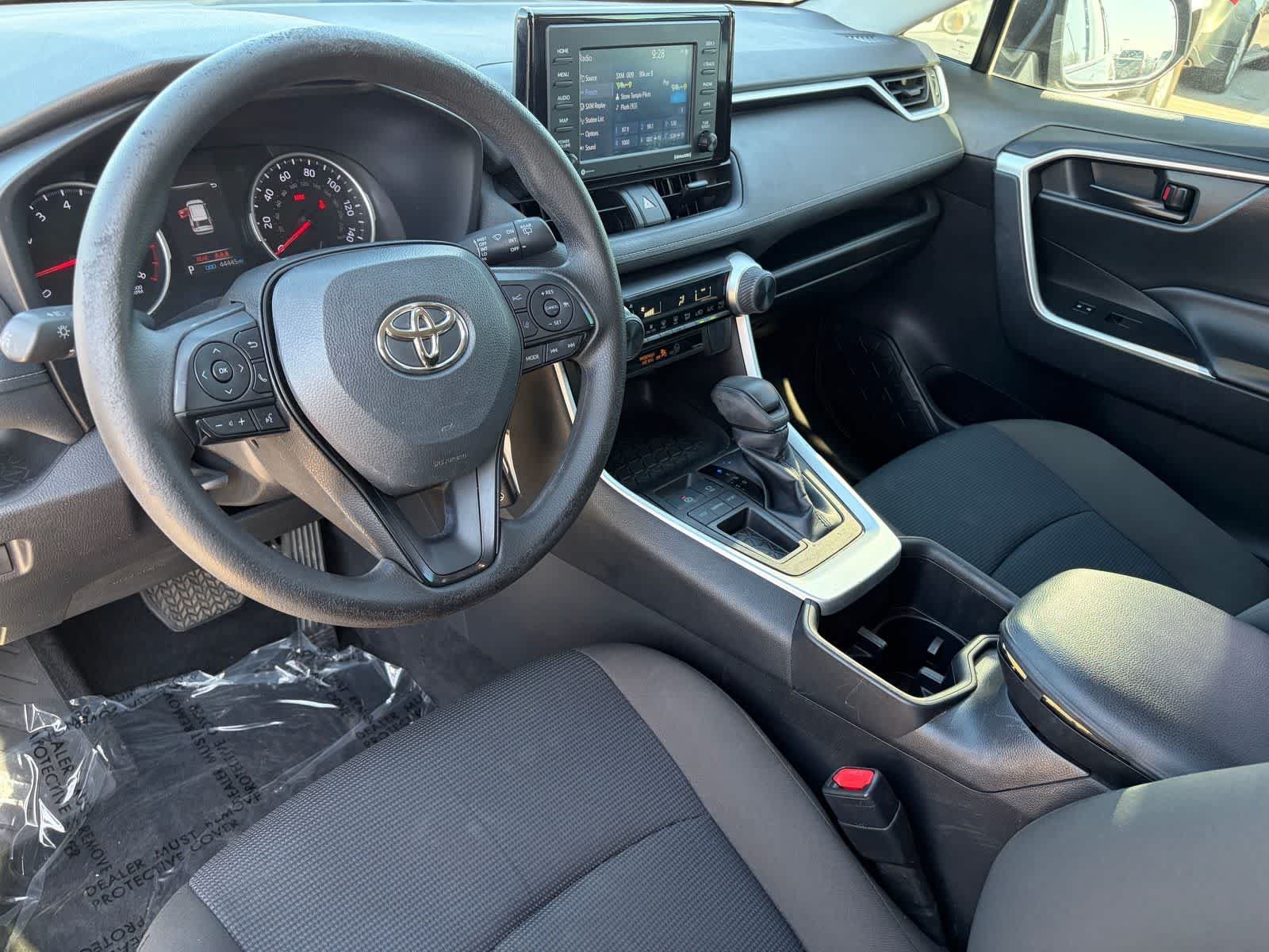 Used 2022 Toyota RAV4 LE FWD image 15