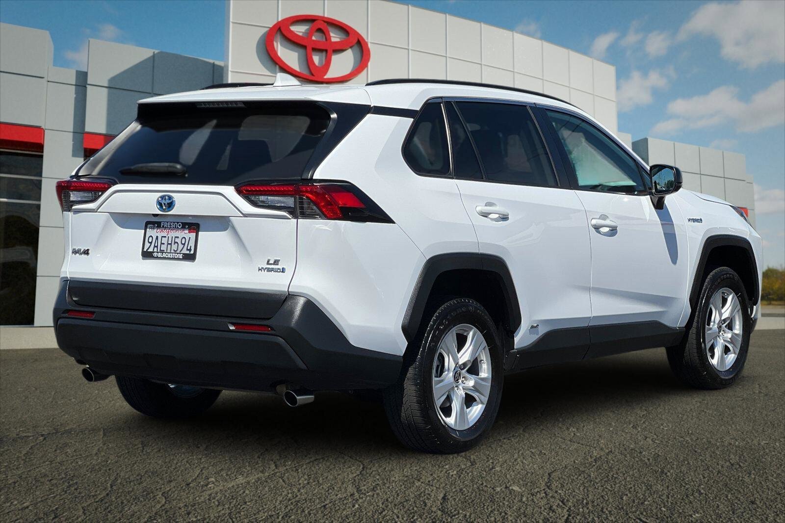 Certified 2021 Toyota RAV4 LE AWD/4WD image 3