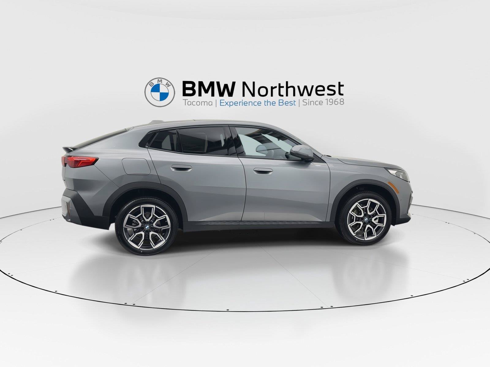 New 2026 BMW X2 xDrive28i w/ Technology Package AWD/4WD image 4