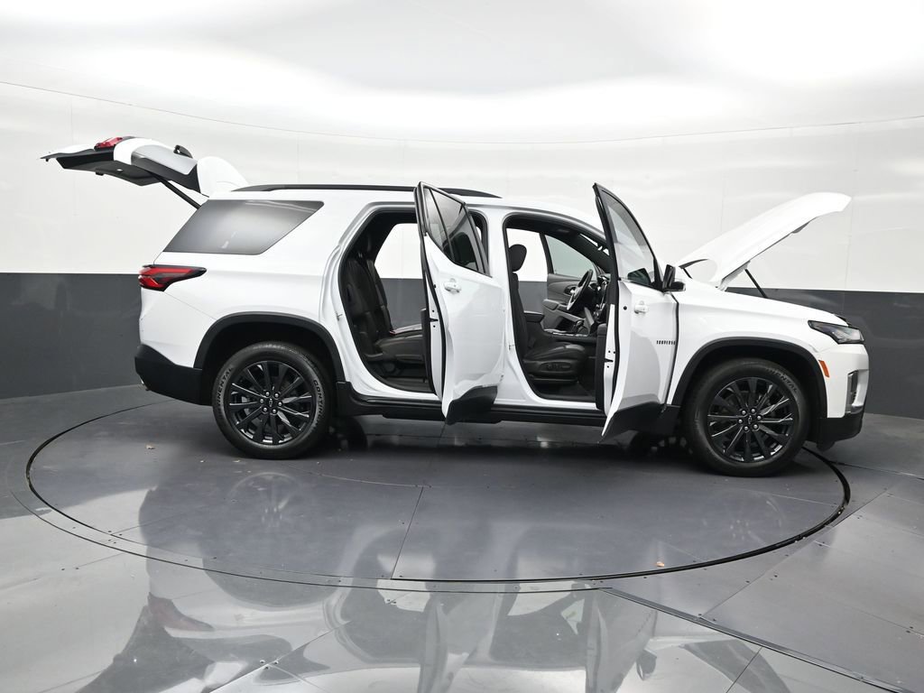 Used 2023 Chevrolet Traverse RS FWD image 38