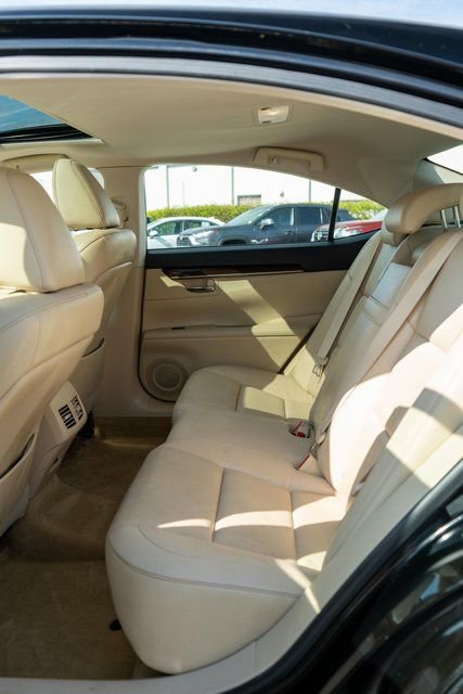 Used 2014 Lexus ES 350 w/ Luxury Package FWD image 12
