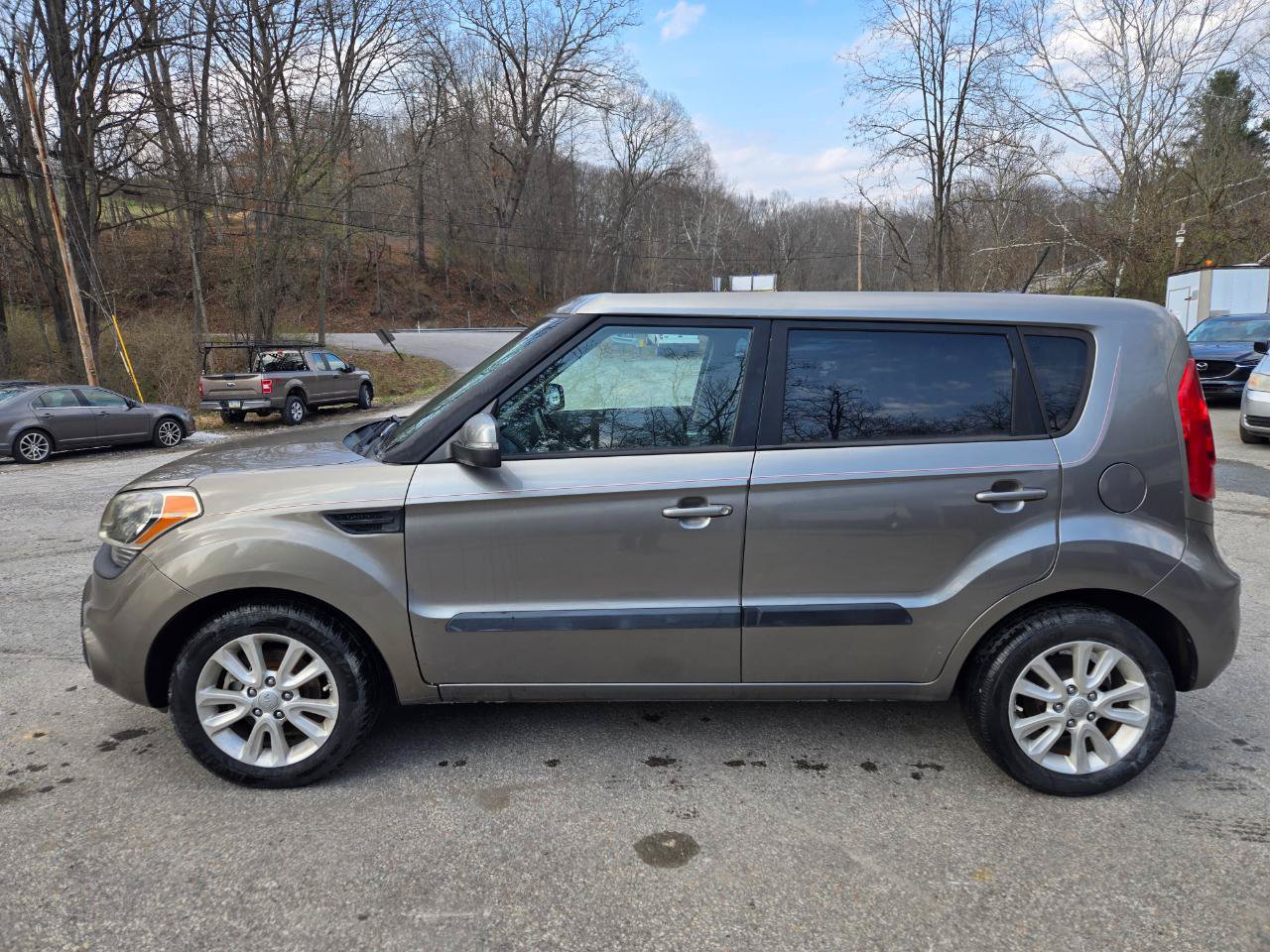 Used 2013 Kia Soul + FWD image 2