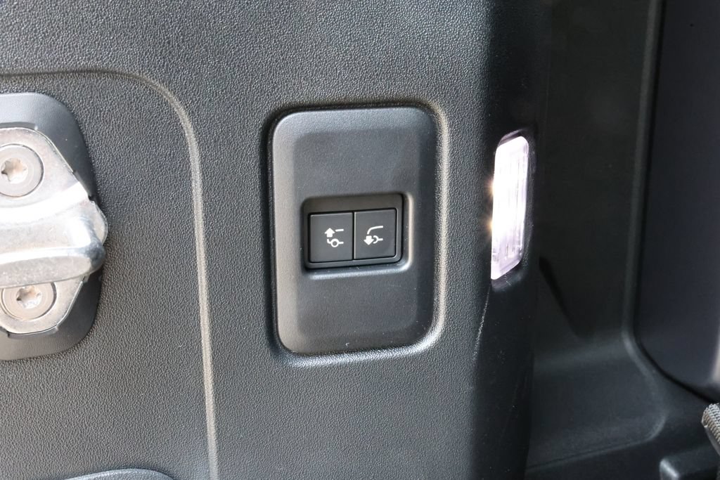 New 2026 Land Rover Defender 110 OCTA AWD/4WD image 39