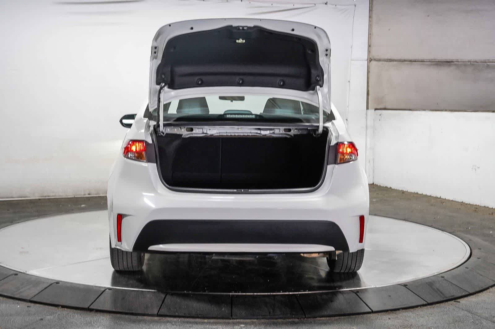 Certified 2022 Toyota Corolla LE FWD image 26