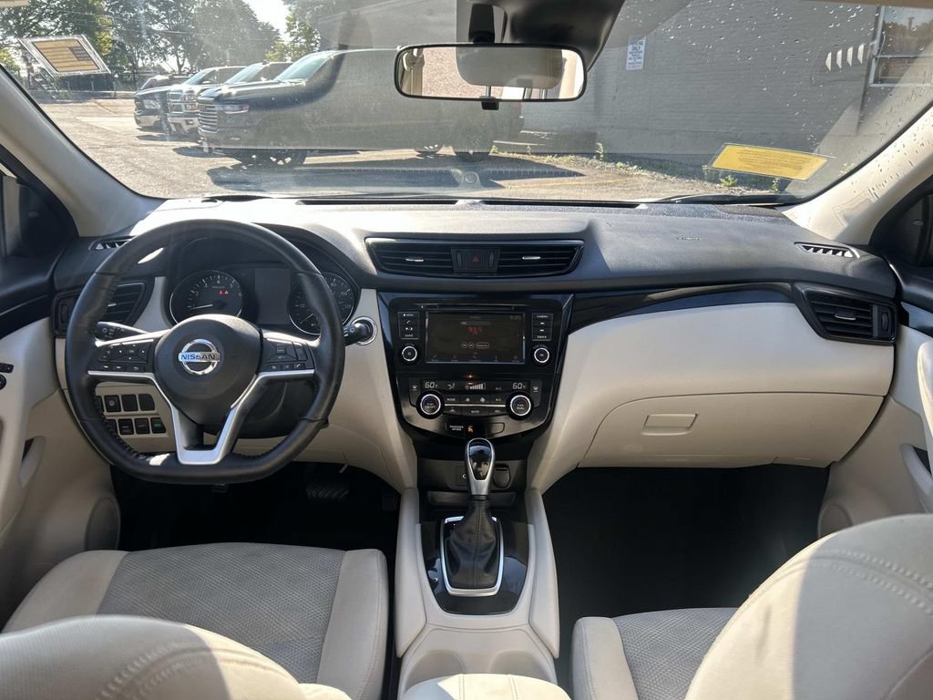 Certified 2020 Nissan Rogue Sport SV w/ All-Weather Package AWD/4WD image 18