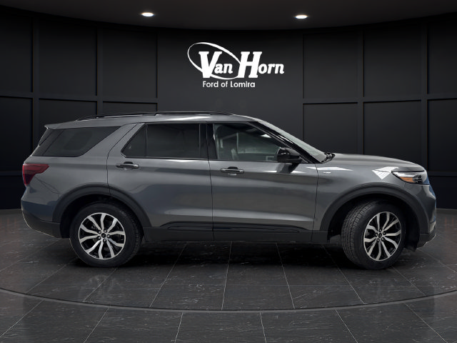Used 2023 Ford Explorer ST-Line AWD/4WD image 2