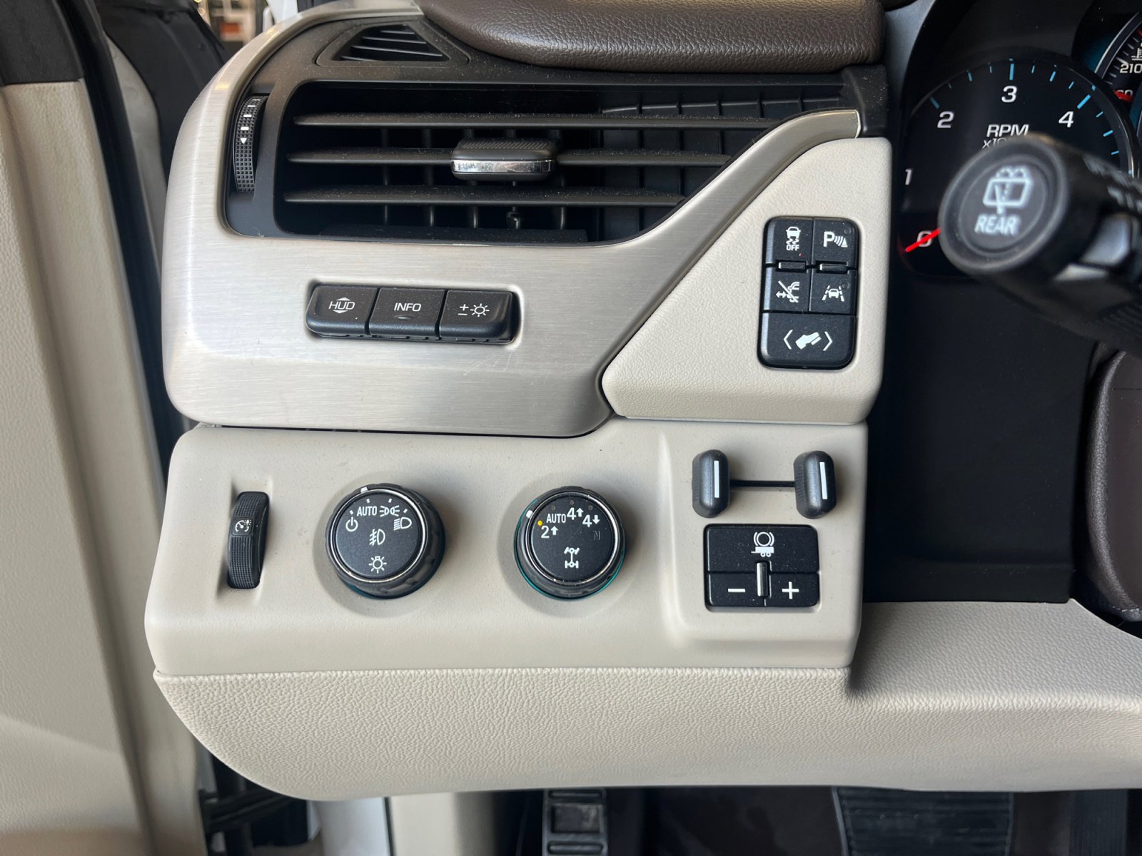 Used 2018 GMC Yukon Denali w/ Denali Ultimate Package image 23