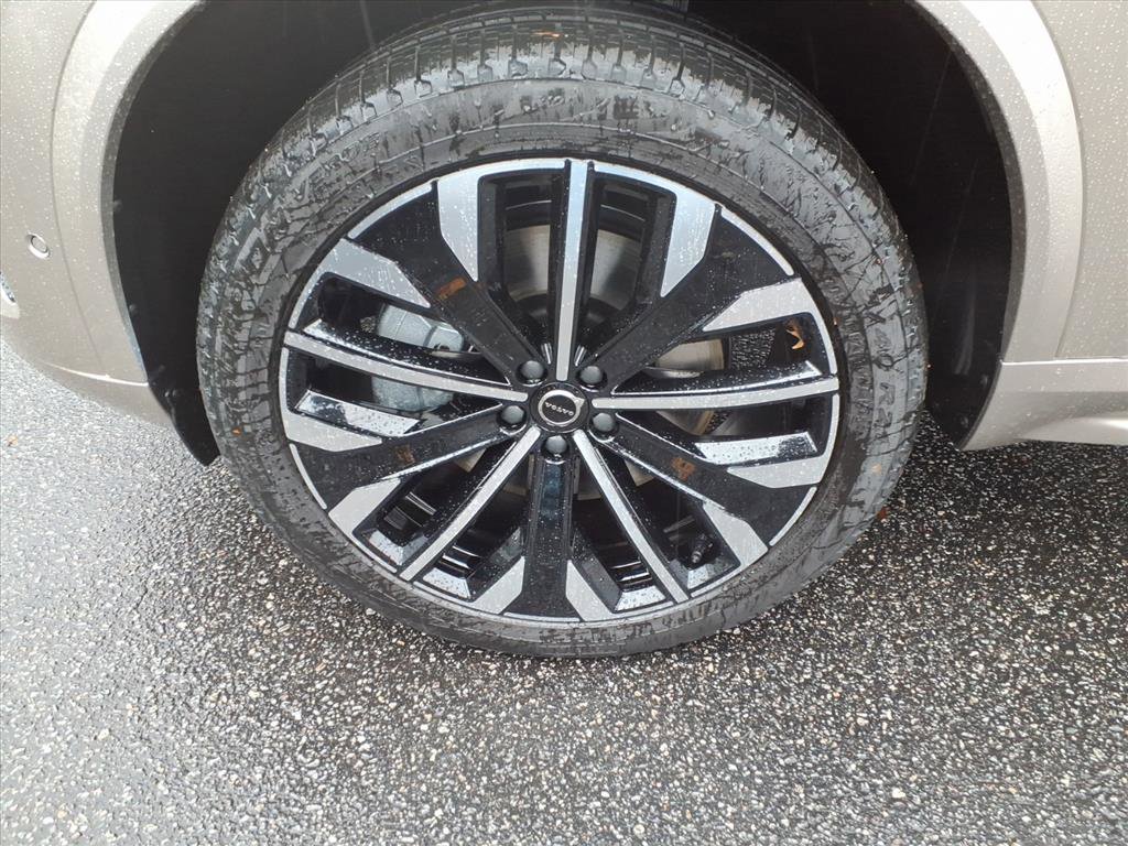 New 2026 Volvo XC90 T8 Plus w/ Protection Package Premier image 10