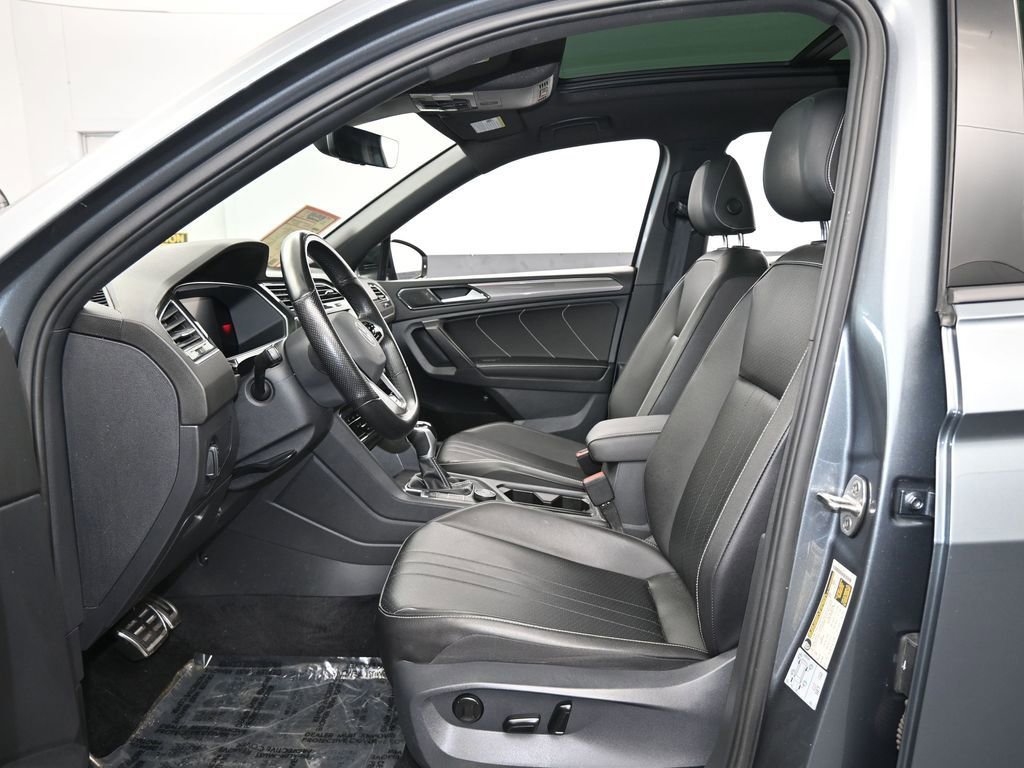 Used 2022 Volkswagen Tiguan SE R-Line AWD/4WD image 12