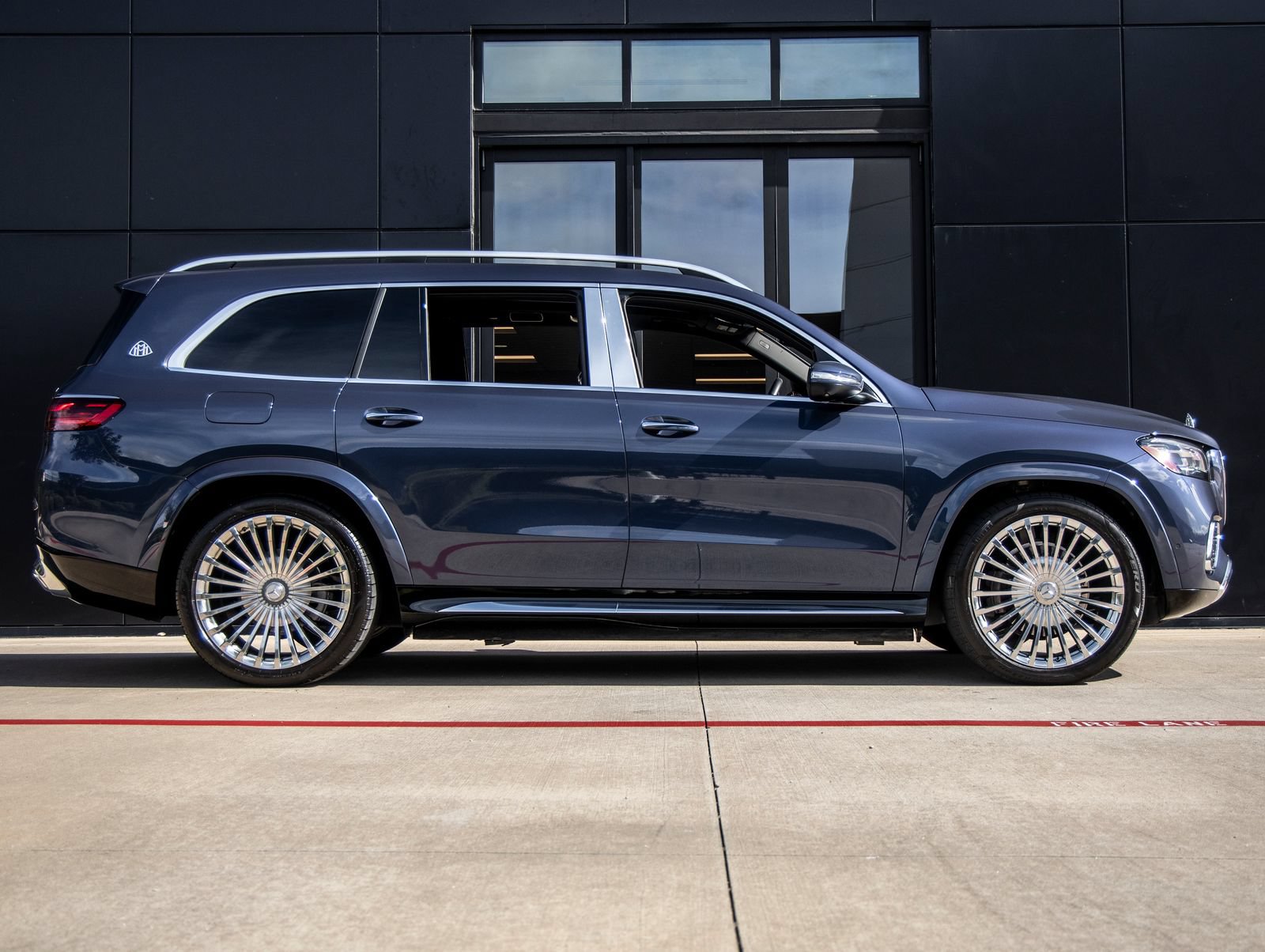 Used 2024 Mercedes-Benz Maybach GLS 600 4MATIC image 10