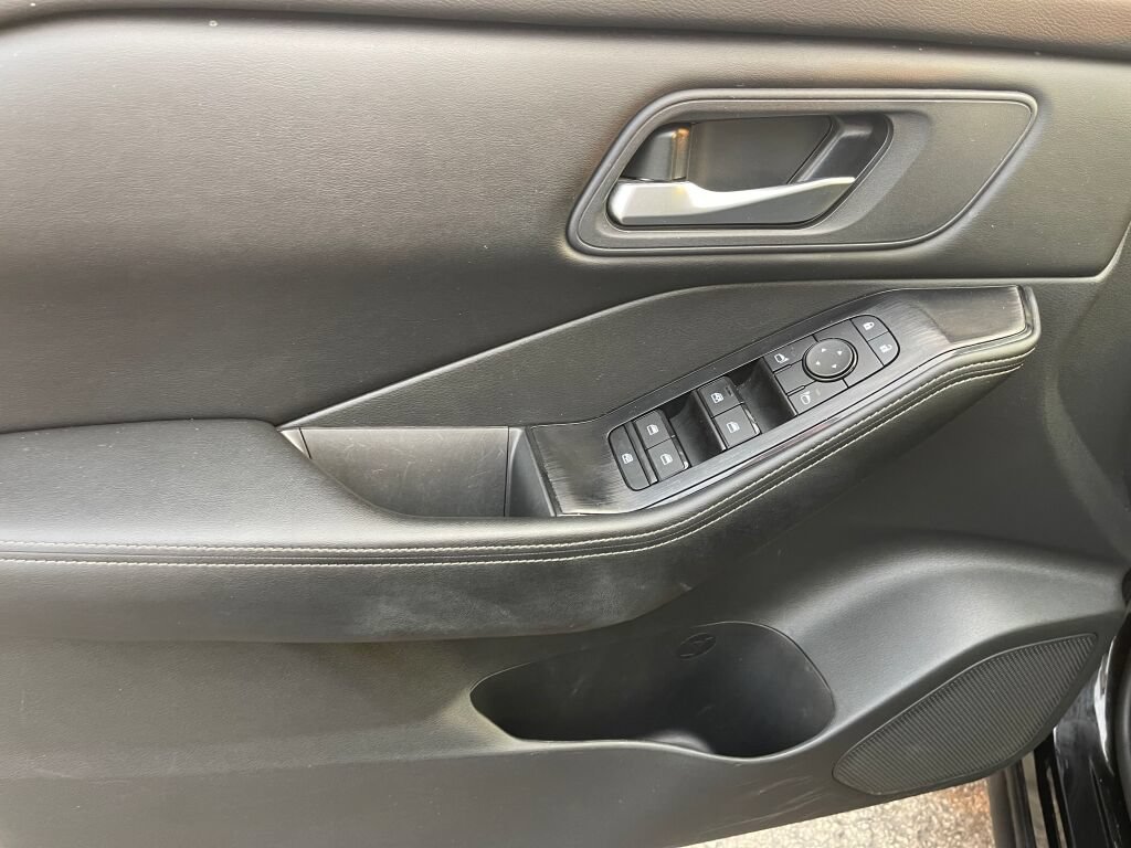 Used 2024 Nissan Rogue SV AWD/4WD image 8