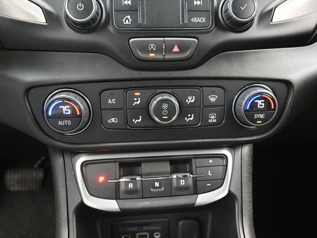 Used 2024 GMC Terrain SLT image 16