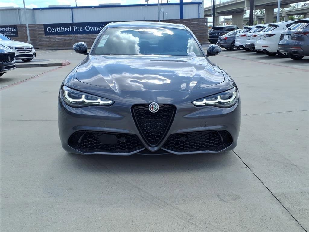 New 2025 Alfa Romeo Giulia AWD image 4