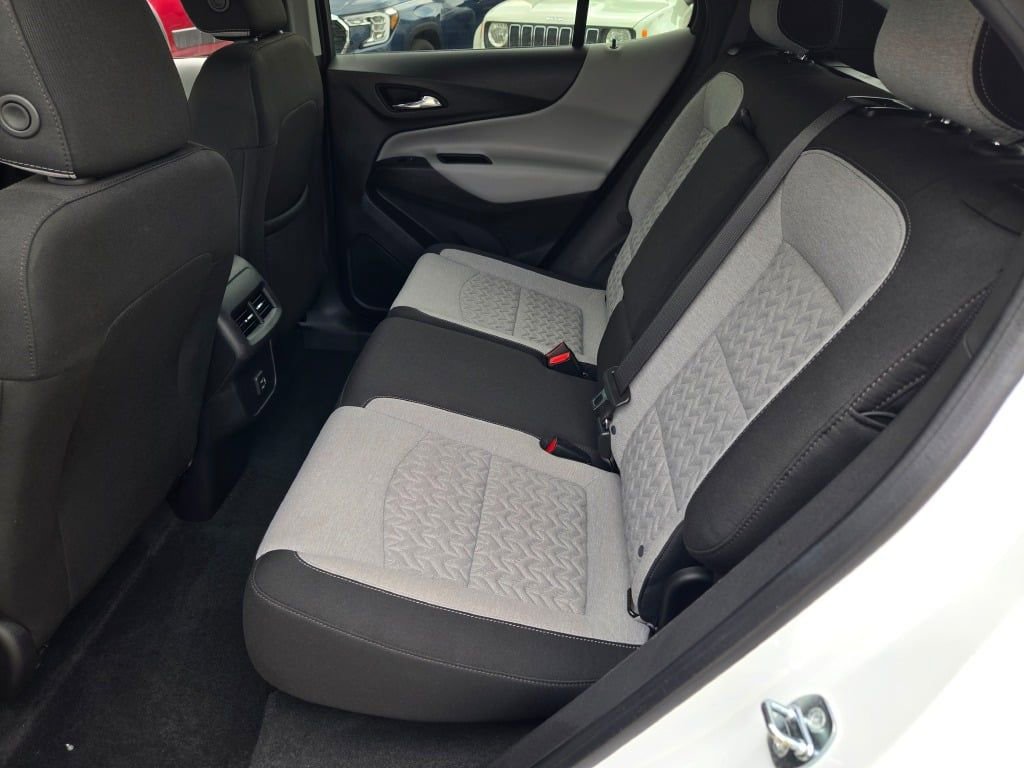 Used 2023 Chevrolet Equinox LT w/ Driver Convenience Package image 16