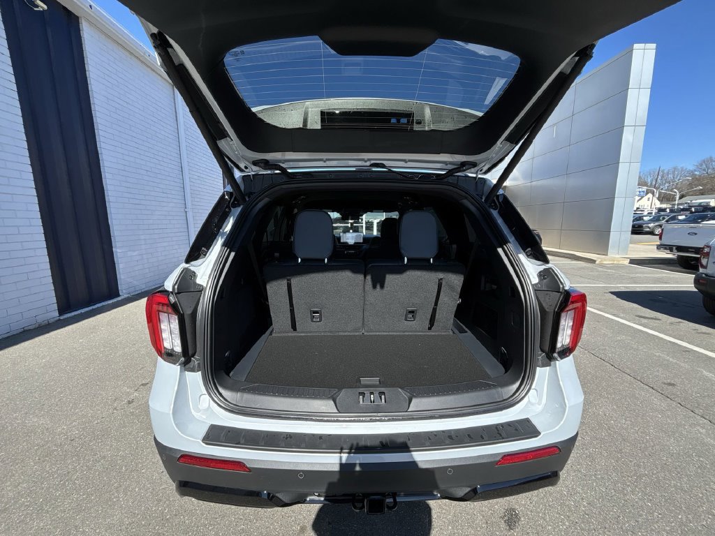 New 2026 Ford Explorer ST-Line w/ ST-Line Street Pack RWD image 21