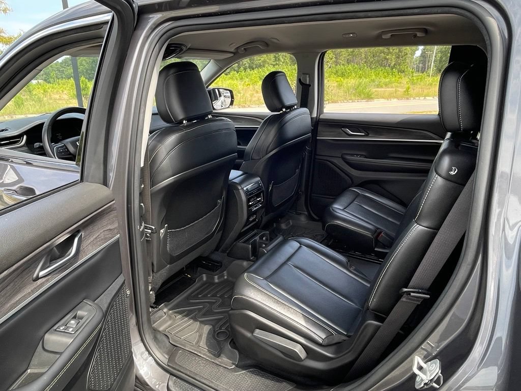 Used 2023 Jeep Grand Cherokee L Limited AWD/4WD image 38