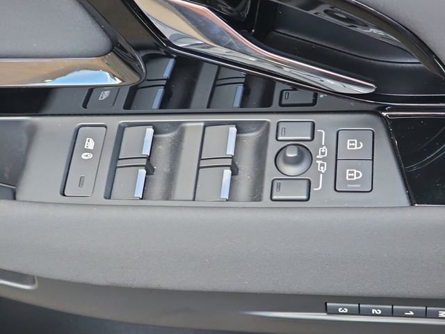 Certified 2025 Land Rover Range Rover Evoque Dynamic SE AWD/4WD image 30
