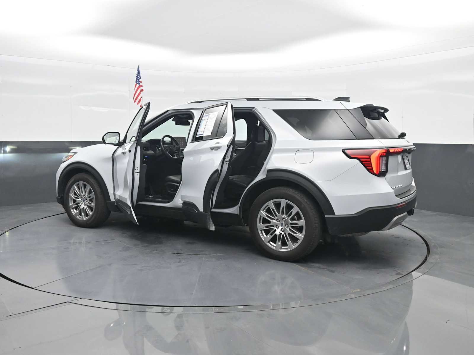 Certified 2025 Ford Explorer Platinum RWD image 52