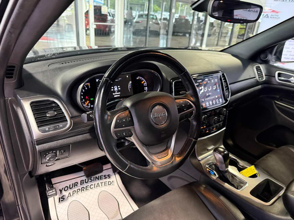 Used 2021 Jeep Grand Cherokee Laredo X AWD/4WD image 30
