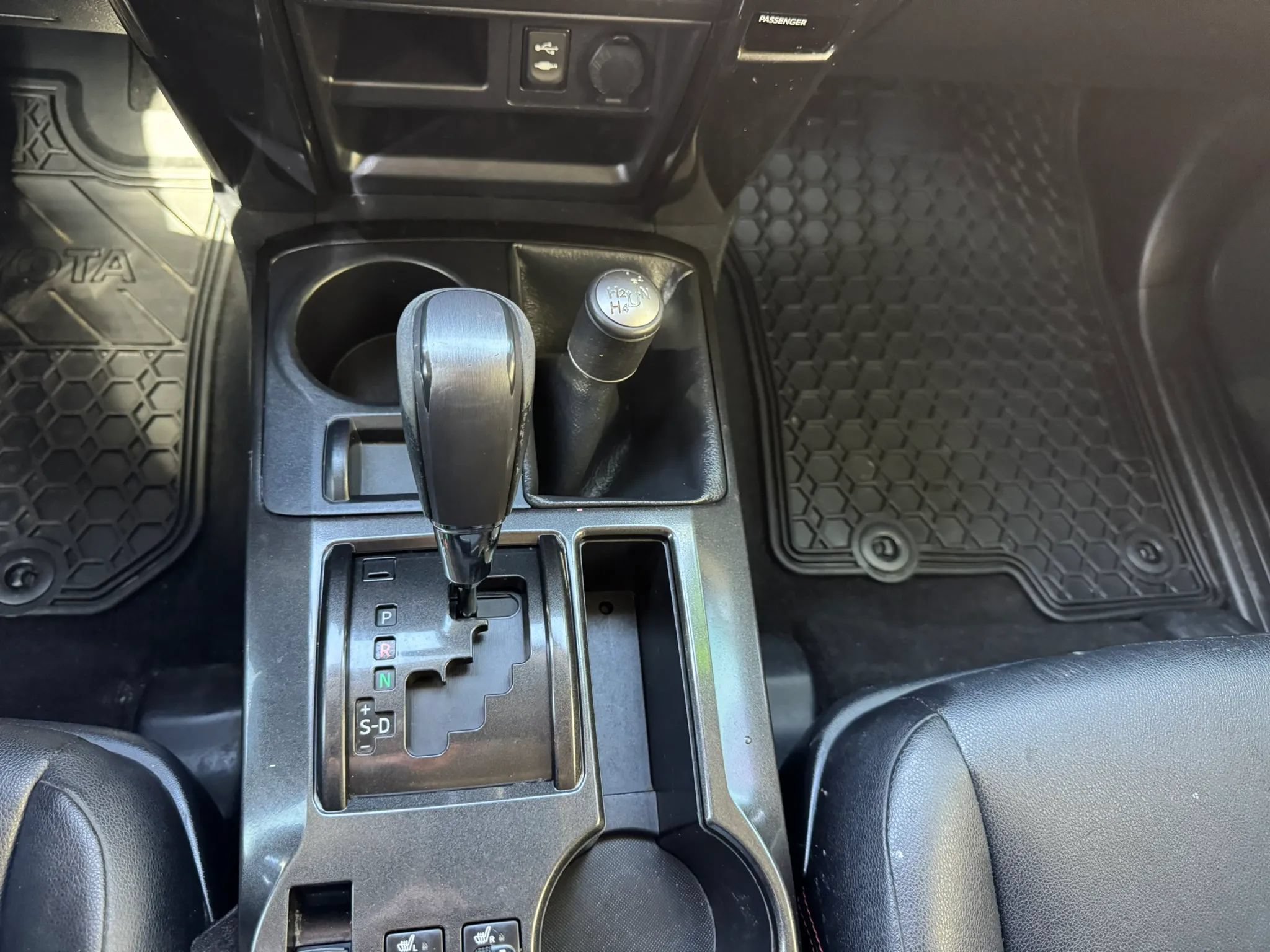 Used 2015 Toyota 4Runner SR5 AWD/4WD image 18
