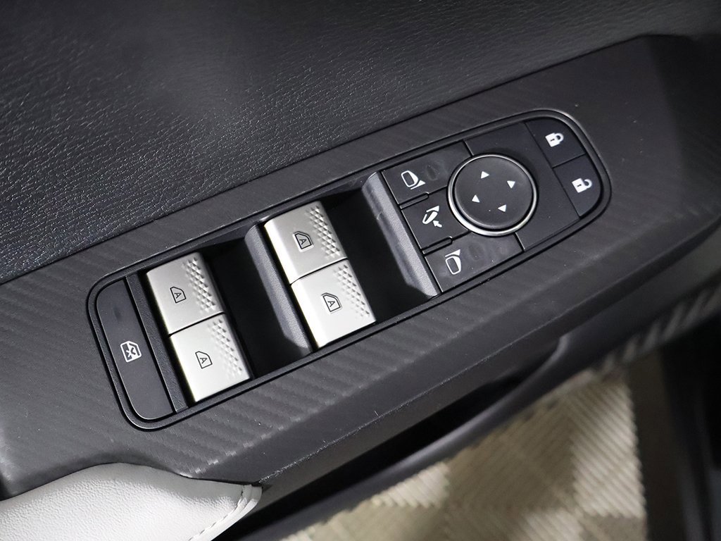 New 2025 Mitsubishi Outlander SE image 39