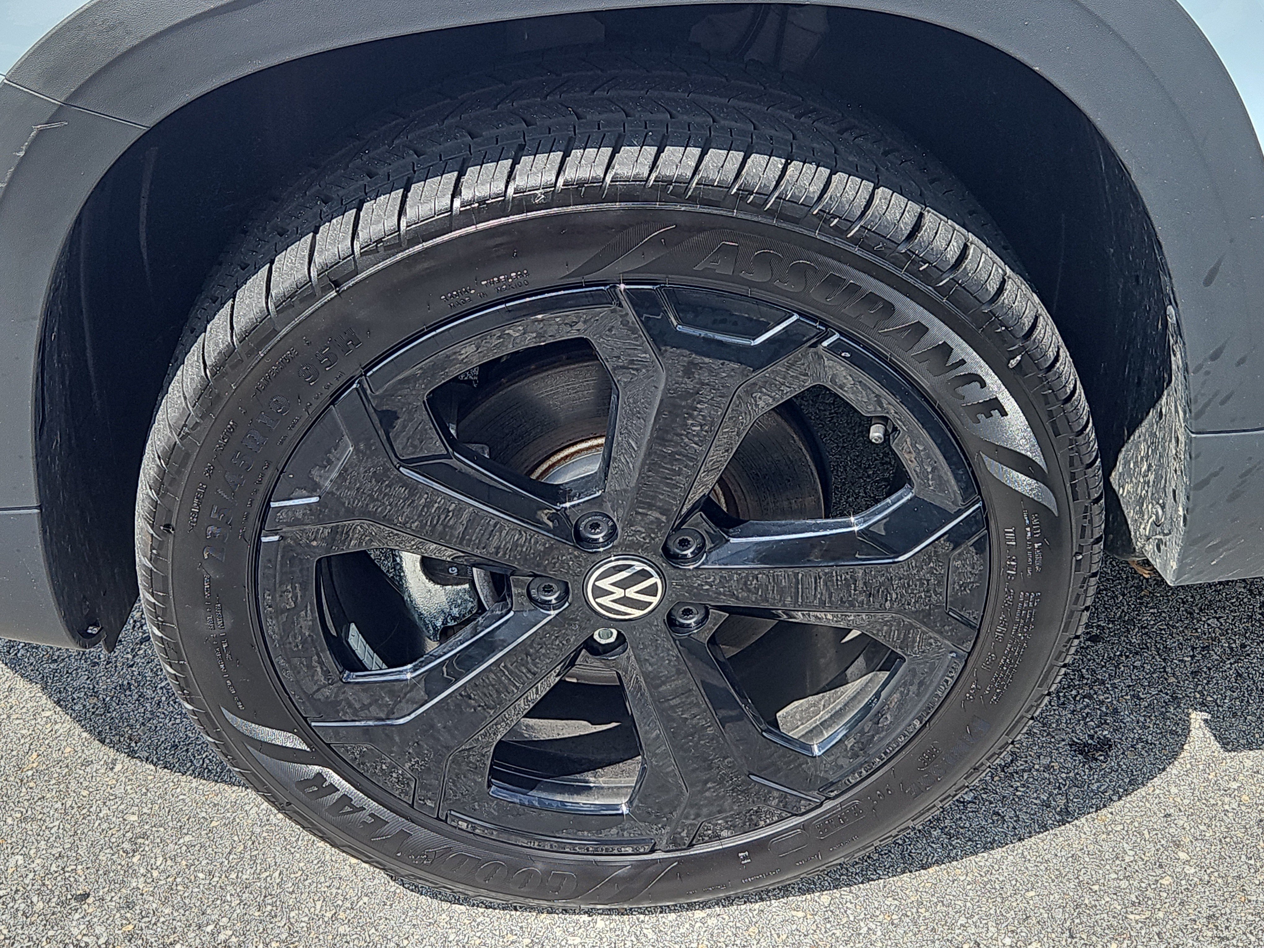 Certified 2025 Volkswagen Taos SE AWD/4WD image 5
