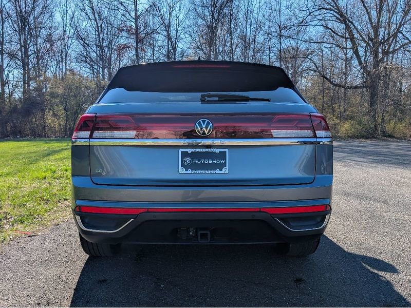 Used 2024 Volkswagen Atlas Cross Sport SE FWD image 6