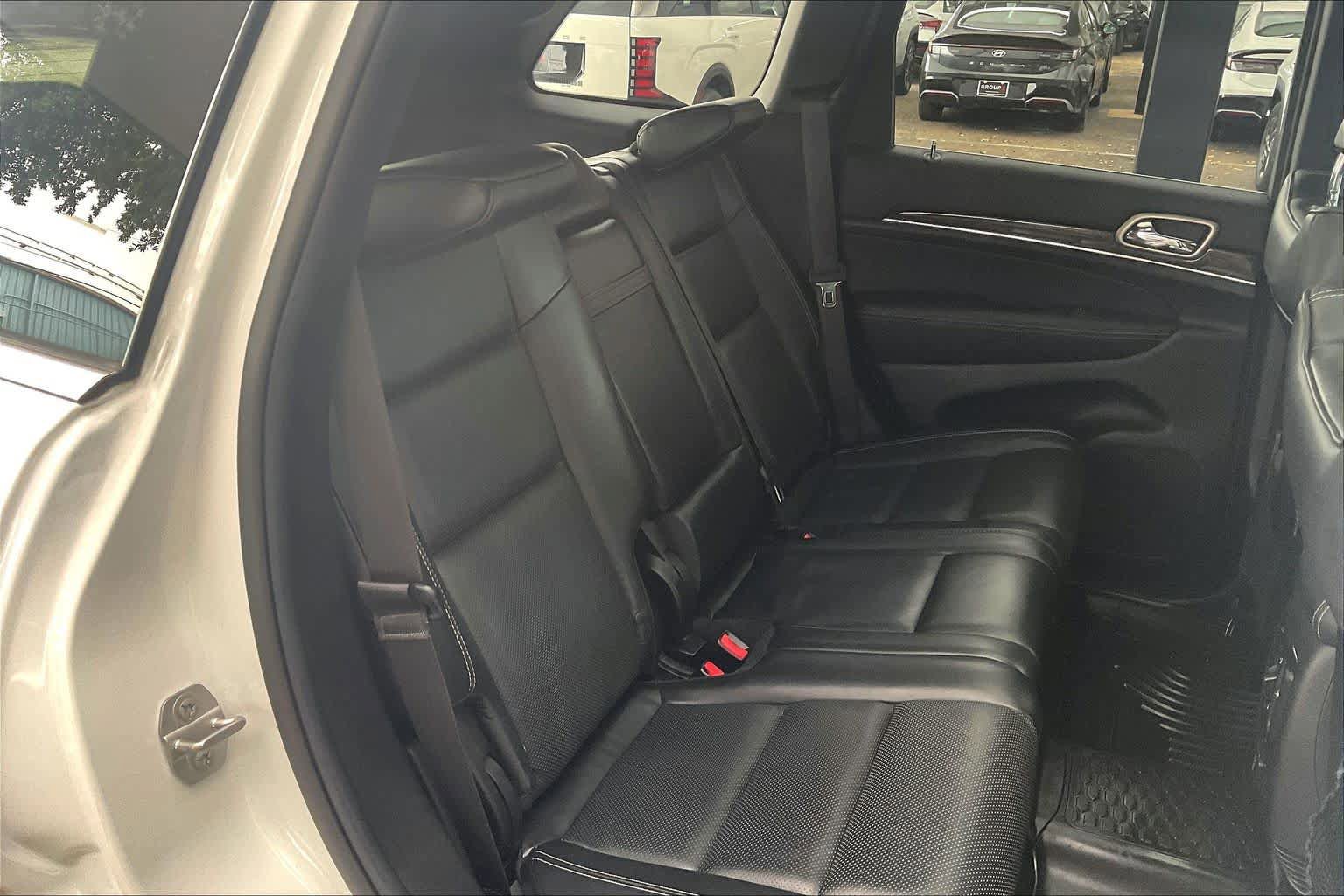 Used 2015 Jeep Grand Cherokee Overland RWD image 20