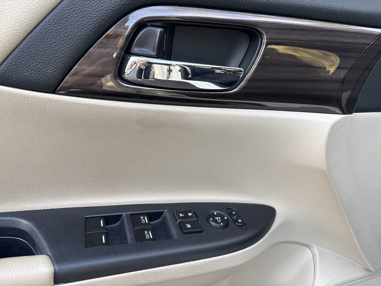 Used 2017 Honda Accord EX image 14