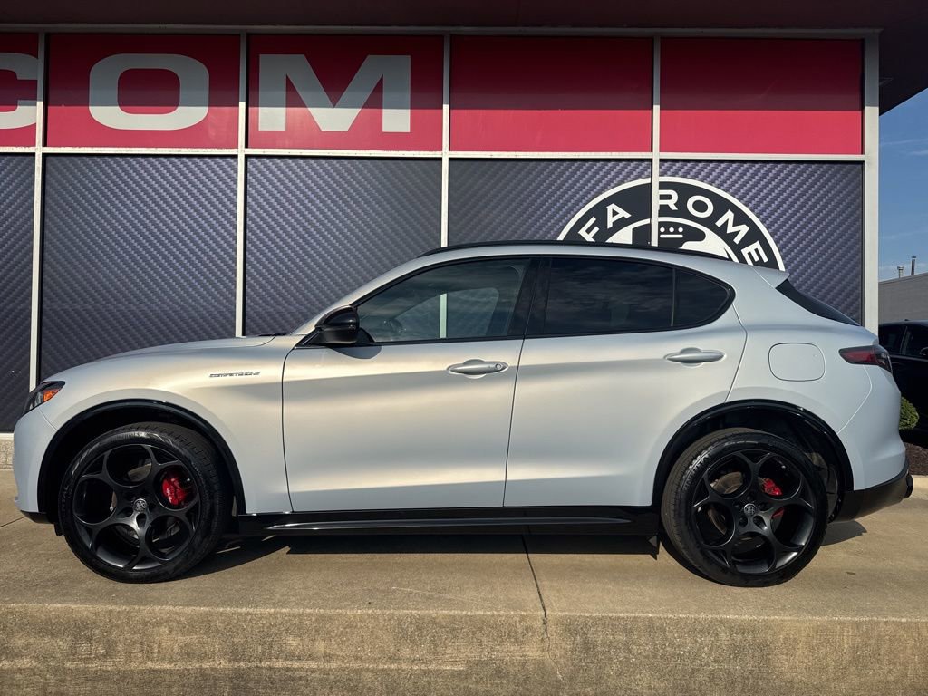 Used 2024 Alfa Romeo Stelvio AWD image 15