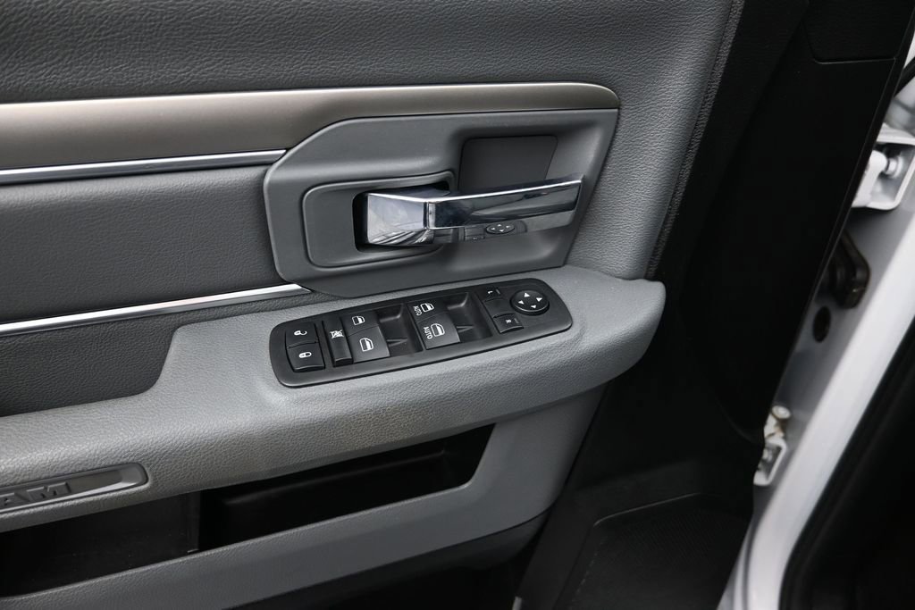 Used 2014 RAM 1500 Classic SLT AWD/4WD image 11