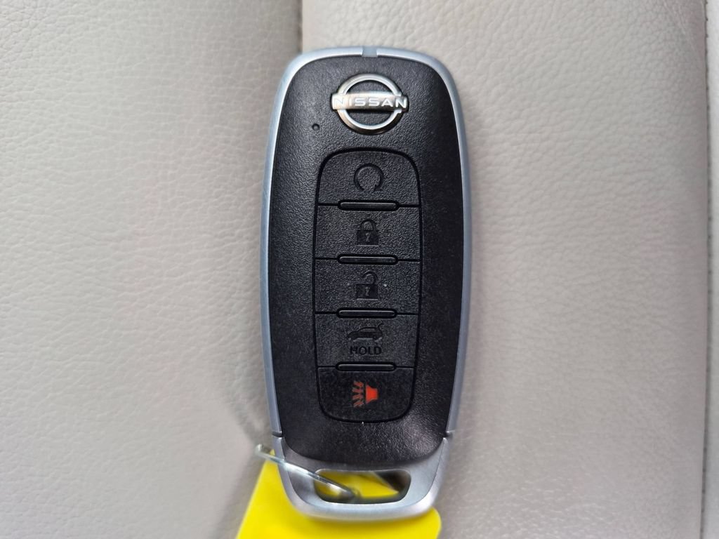 Used 2025 Nissan Rogue SL AWD/4WD image 29