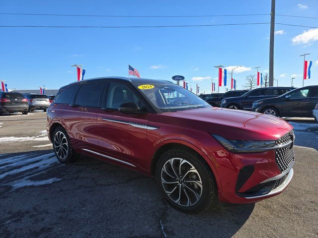 Used 2024 Lincoln Nautilus Reserve image 2