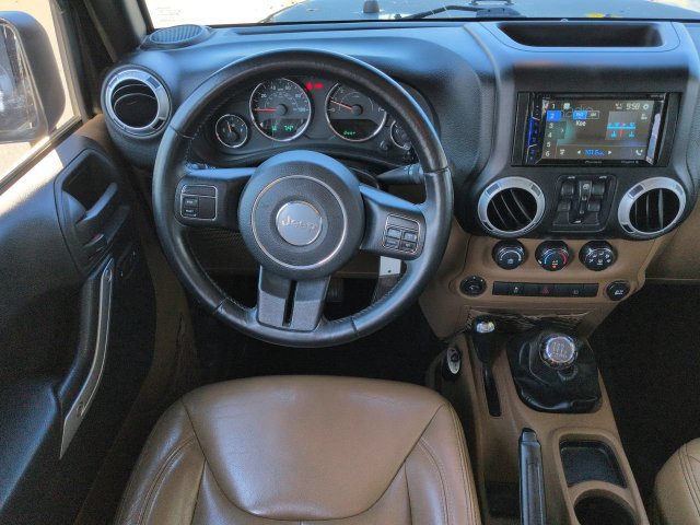 Used 2015 Jeep Wrangler Unlimited Rubicon AWD/4WD image 15