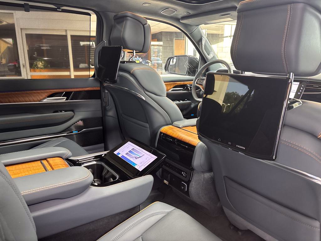 New 2024 Jeep Grand Wagoneer L Series III w/ Rear Seat Video Group 1 AWD/4WD image 29