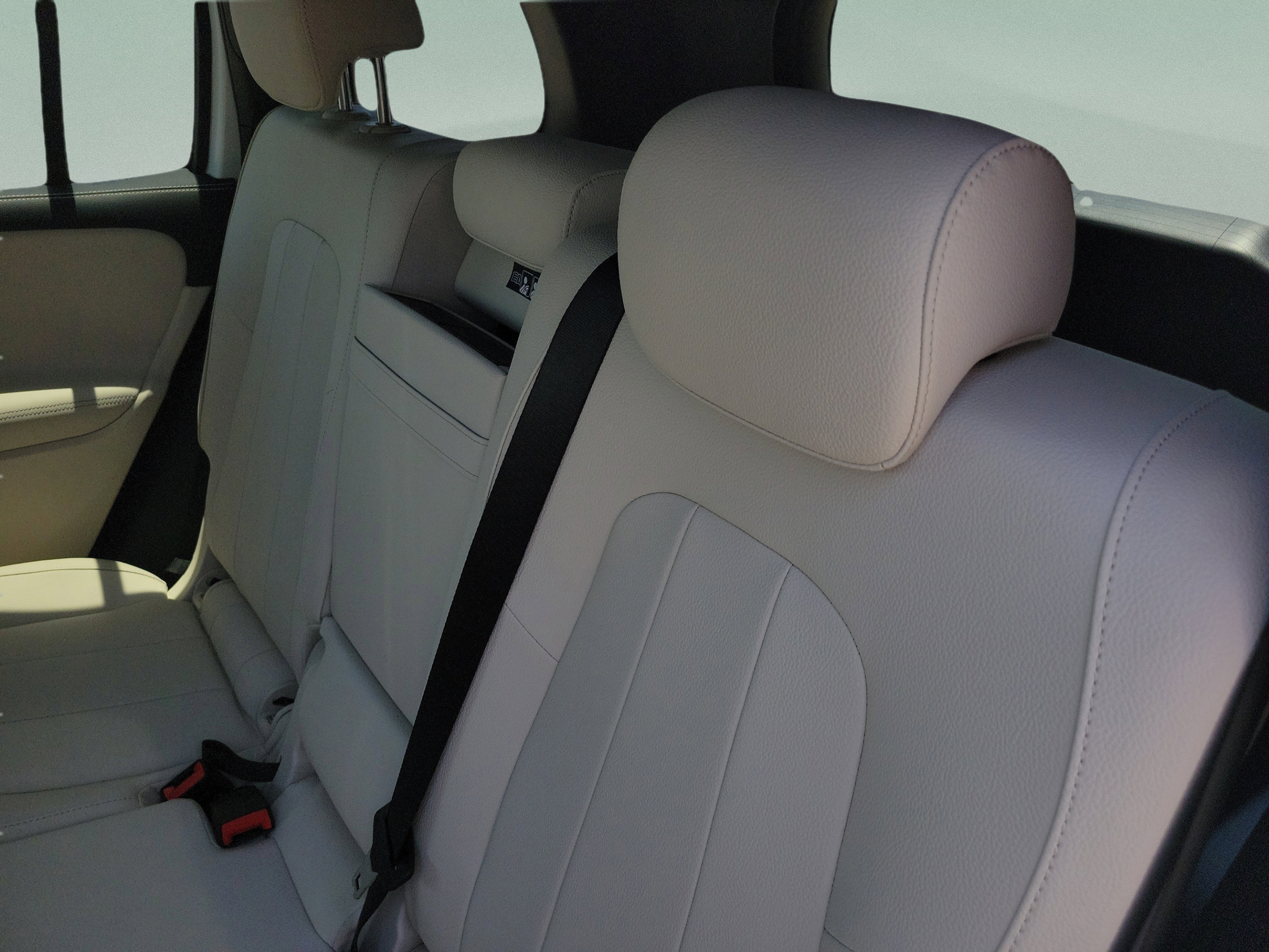 Used 2026 Mercedes-Benz GLB 250 image 9
