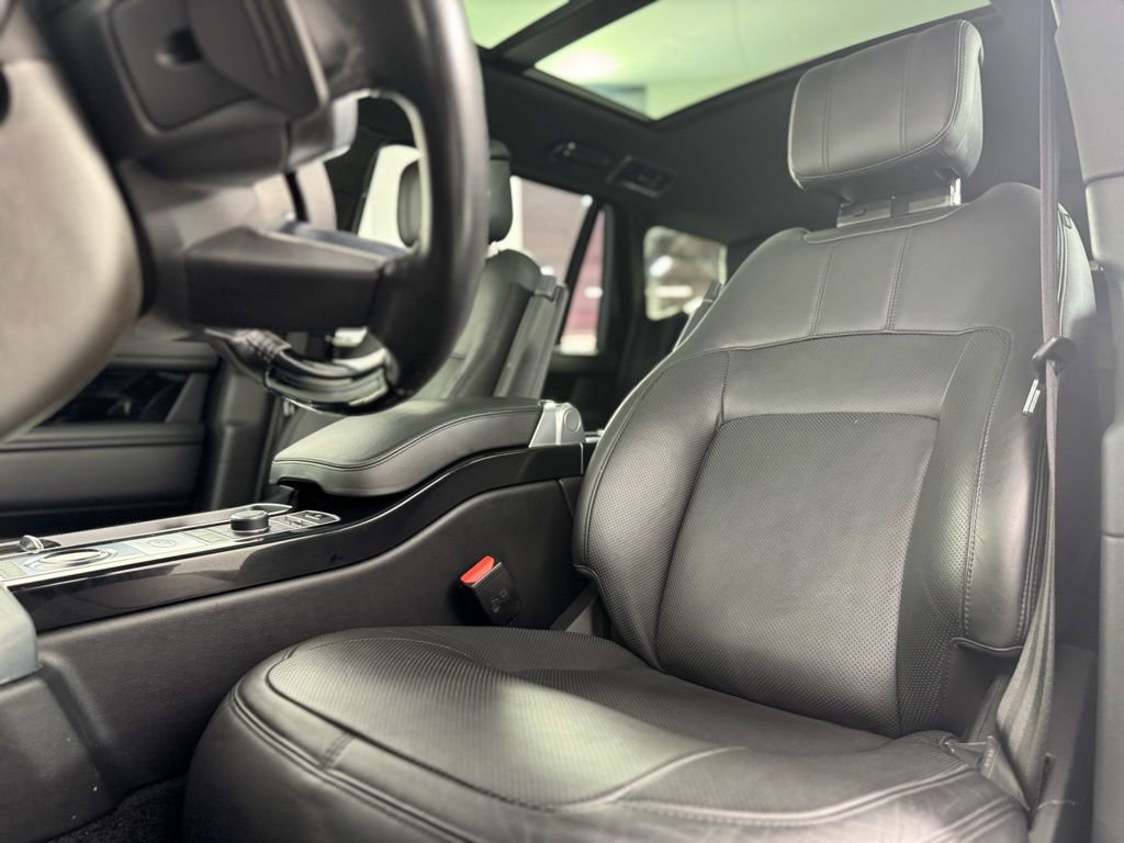 Used 2020 Land Rover Range Rover Long Wheelbase HSE image 17
