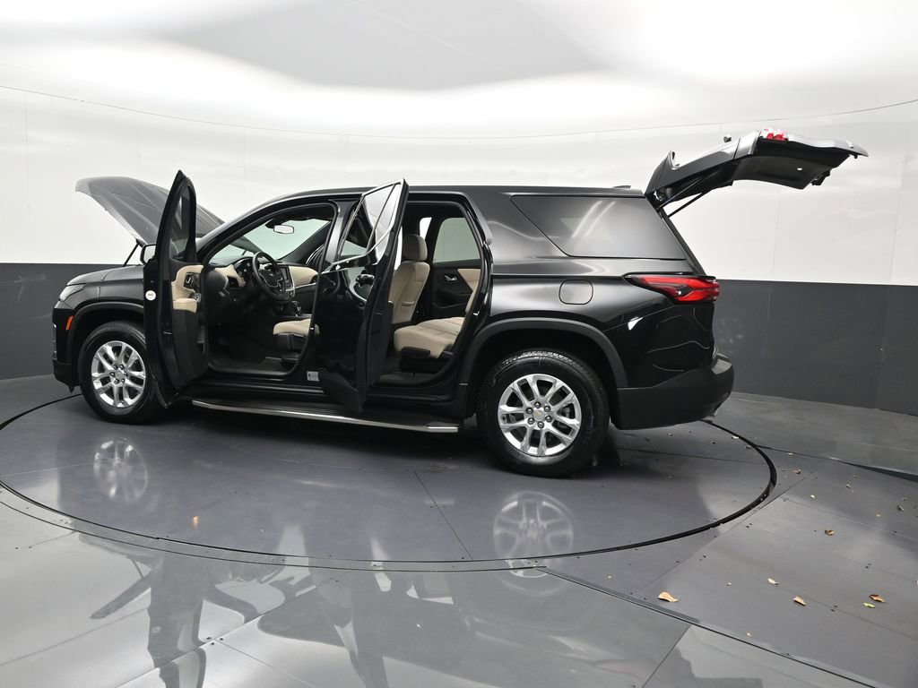 Used 2023 Chevrolet Traverse LS image 41