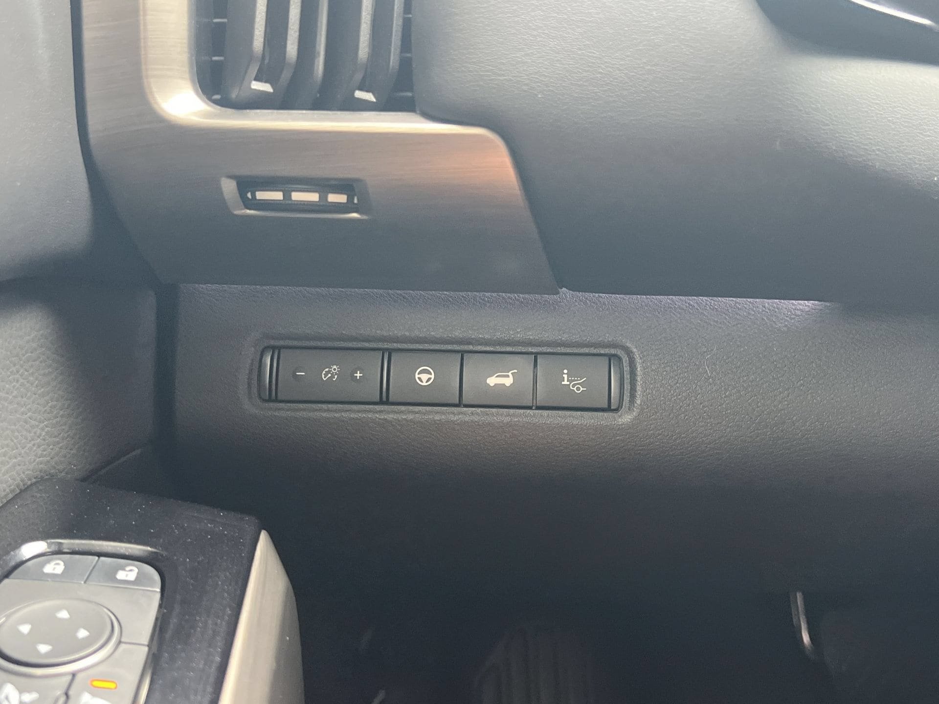 Used 2025 Nissan Pathfinder Platinum FWD image 12