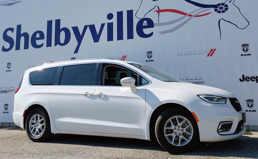 Used 2021 Chrysler Pacifica Touring-L image 1