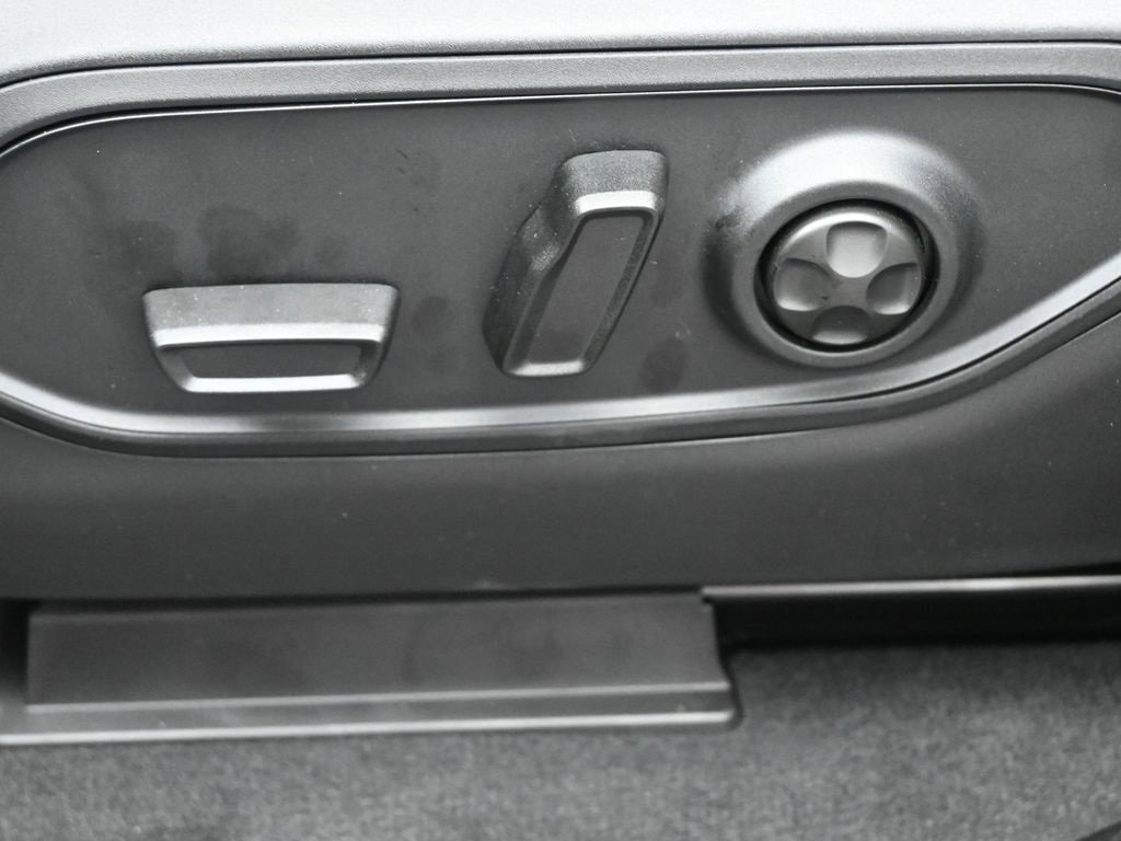 New 2025 Jeep Grand Cherokee Laredo w/ Luxury Tech Group I image 18