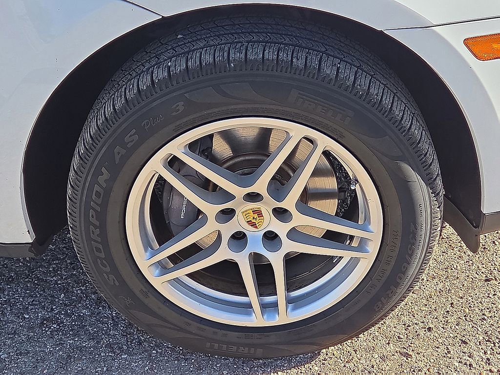 Used 2020 Porsche Macan image 34