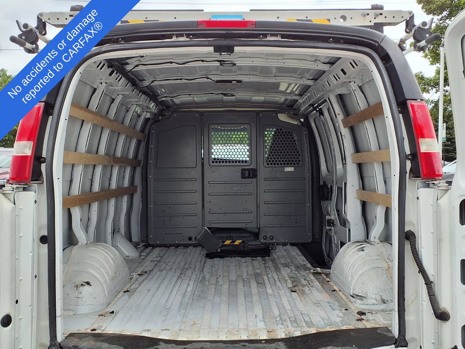 Used 2017 Chevrolet Express 2500 RWD image 11