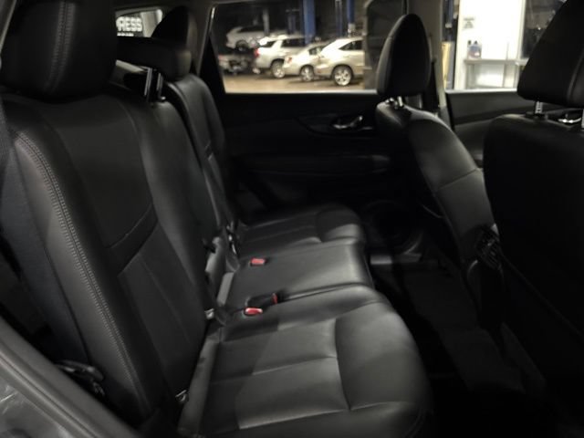 Used 2017 Nissan Rogue SL FWD image 34