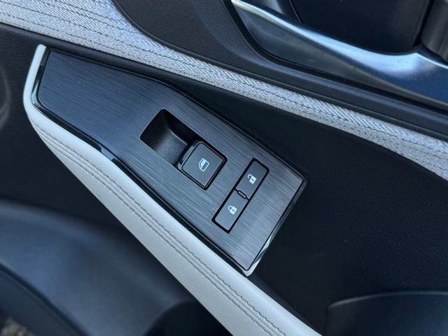 Used 2023 Nissan Rogue SV image 14