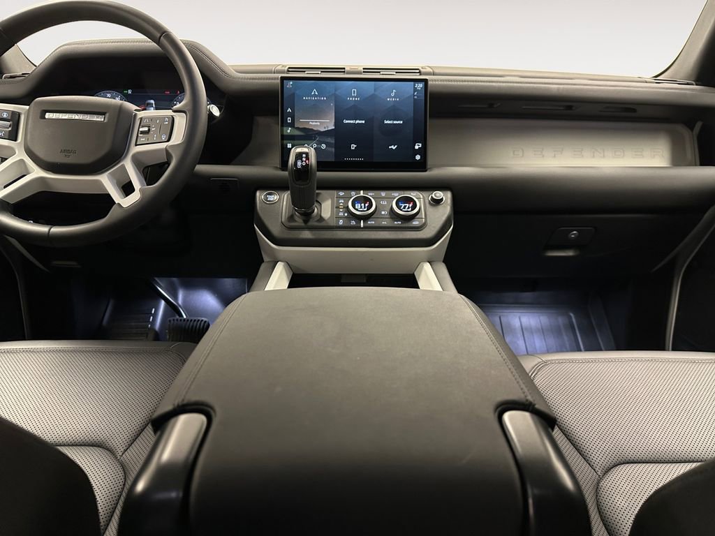 Used 2025 Land Rover Defender 110 S image 11