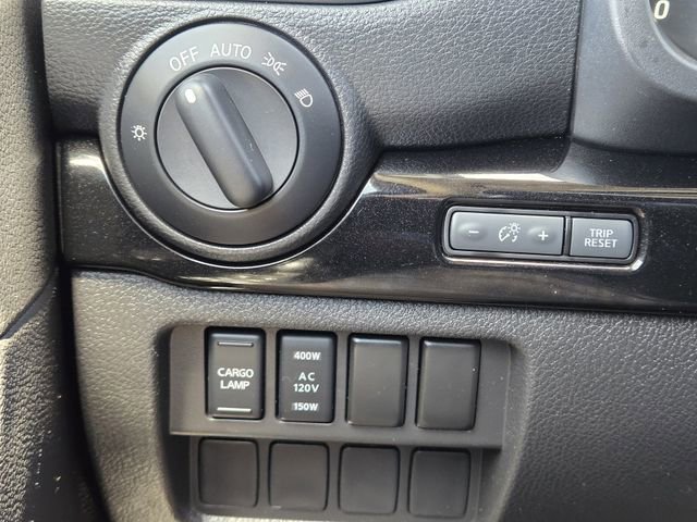 Used 2024 Nissan Titan SV w/ SV Convenience Package RWD image 21
